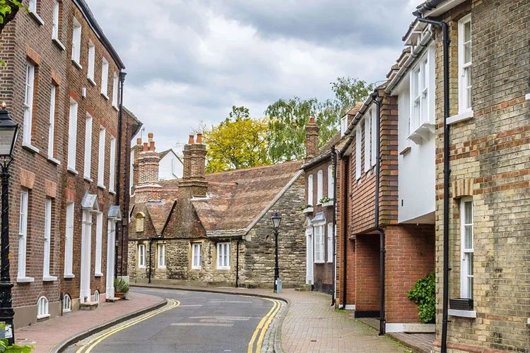 Choosing a qualified Surveyor York with expert tips for property